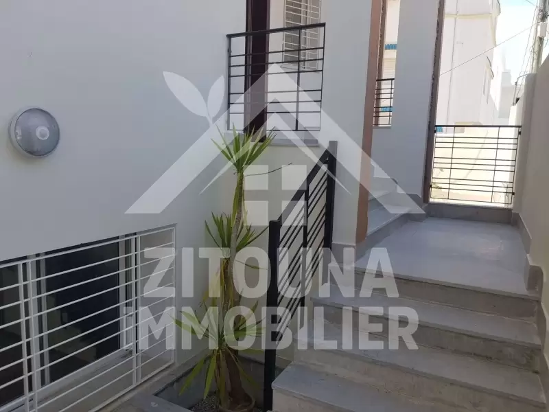 A louer une villa sur trois niveaux à Gammarth