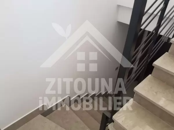 A louer une villa sur trois niveaux à Gammarth