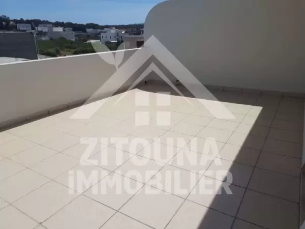 A louer une villa sur trois niveaux à Gammarth