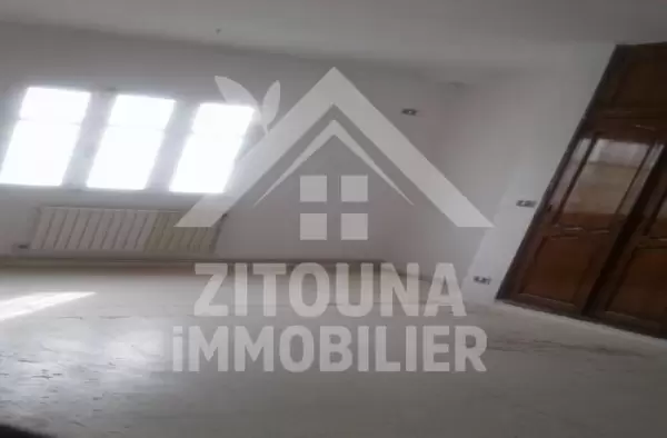 A louer un local à usage bureautique à Menzeh 4