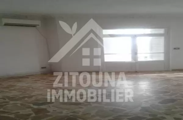 A louer un local à usage bureautique à Menzeh 4