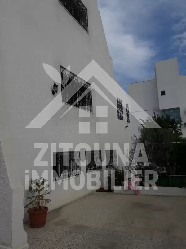 A louer une belle villa soit pour usage d'habitation soit pour usage bureautique à la nouvelle Manouba