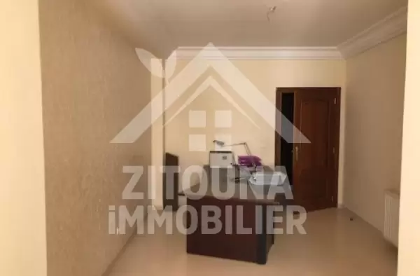 A vendre un bel appartement de très haut standing avec une vue sur parc Nahli à Riadh Landalous