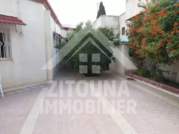 A vendre une belle villa à l'entrée de la Mornaguia