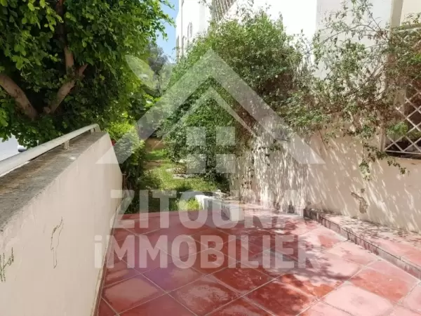 A vendre un appartement en s+3 dans une résidence gardée à Salambo