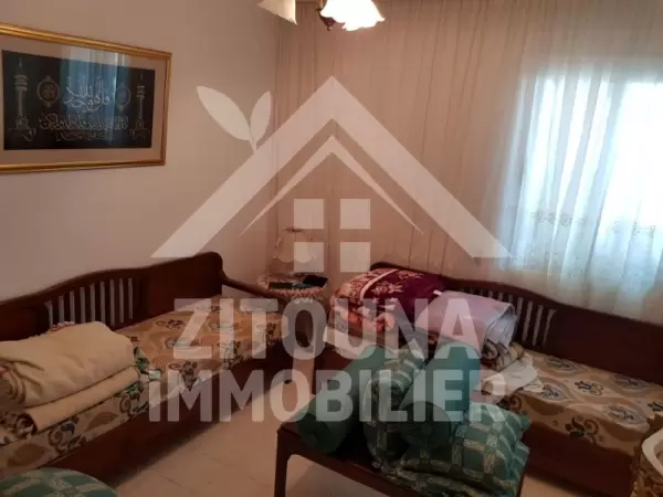 A vendre un appartement en s+3 dans une résidence gardée à Salambo