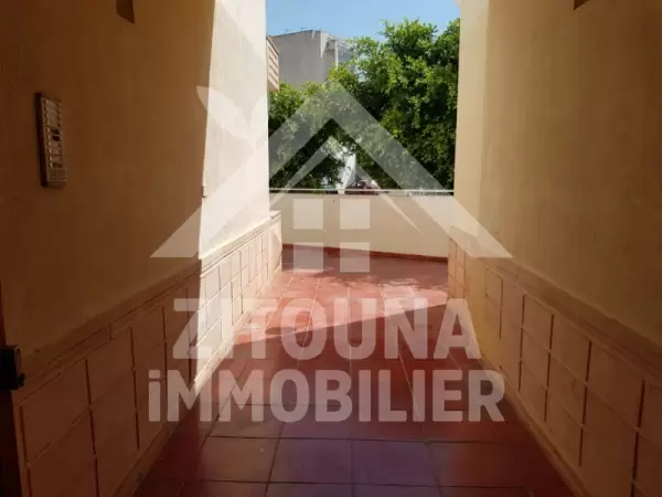 A vendre un appartement en s+3 dans une résidence gardée à Salambo