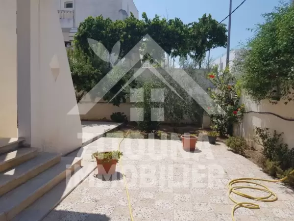 A vendre une villa à Laouina