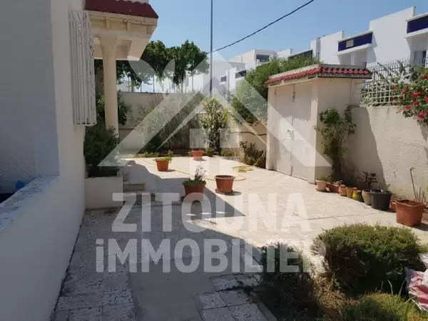 A vendre une villa à Laouina