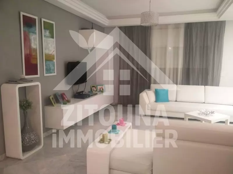 A louer un bel appartement richement meublé avec accés au jardin à la Marsa Plage