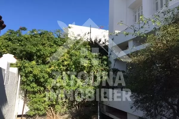 A vendre une villa sur deux niveaux avec un duplex indépendant dans un quartier résidentiel à la Marsa SIDI Abdelaziz