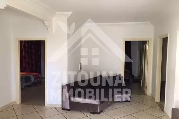 A vendre une villa sur deux niveaux avec un duplex indépendant dans un quartier résidentiel à la Marsa SIDI Abdelaziz