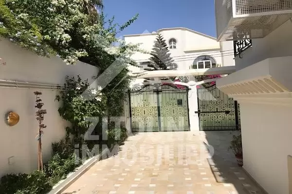 A louer un étage de villa à laouina