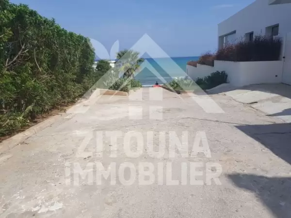 A louer un RDC de villa à la Marsa Corniche