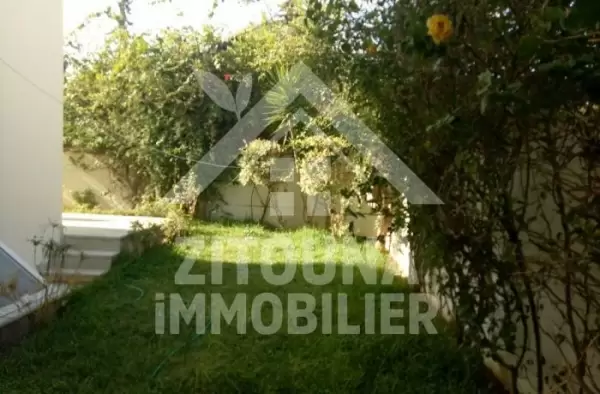 A vendre une opportunité d'affaire exceptionnelle pour un triplex dans une résidence bien gardée à Ain Zaghouan Nord