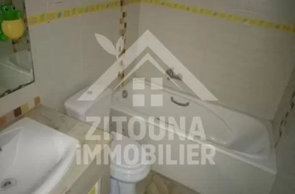 A vendre une opportunité d'affaire exceptionnelle pour un triplex dans une résidence bien gardée à Ain Zaghouan Nord