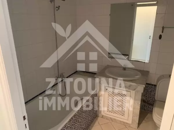 Un bel appartement a louer avec une vue sur mer plongeante