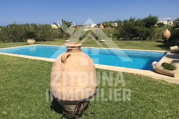 A louer cette somptueuse villa au golf de gammarth