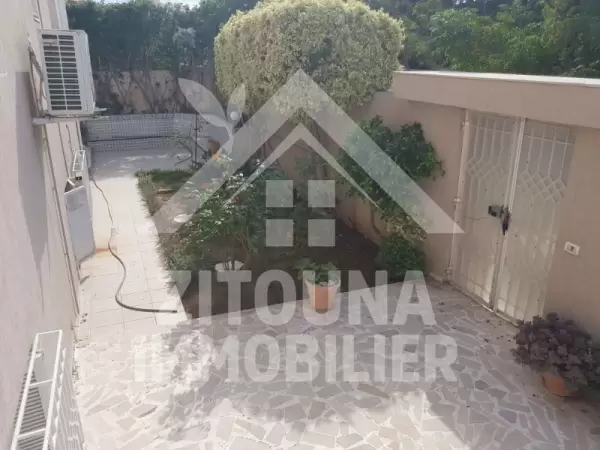 A louer un étage de villa au lac 1