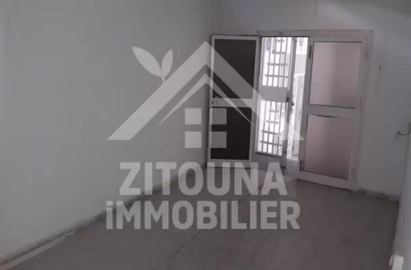 A louer un local commercial à Charguia