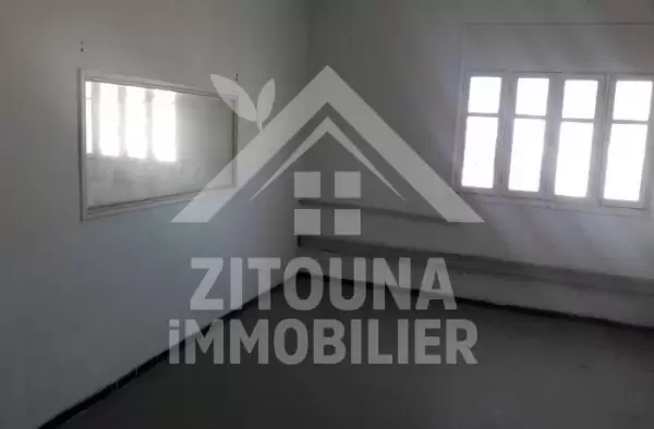 A louer un local commercial à Charguia