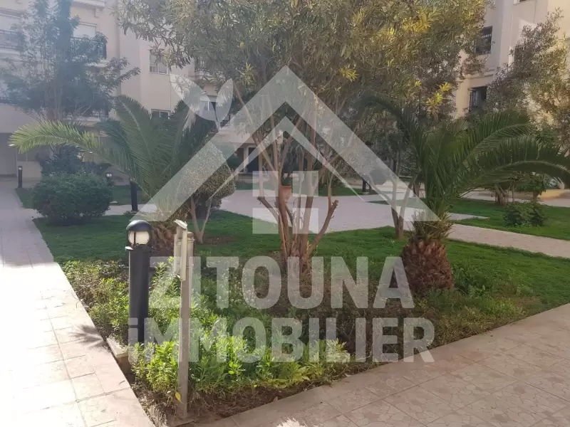 A louer un appartement meublé ou bien non meublé de haut standing dans une résidence bien gardée et proche de toutes commoditées à la Marsa