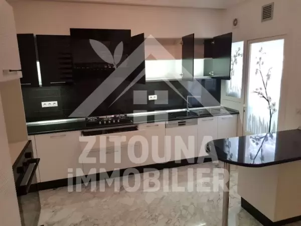 A louer un appartement meublé ou bien non meublé de haut standing dans une résidence bien gardée et proche de toutes commoditées à la Marsa