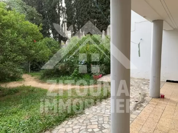 A vendre une villa à Menzah proche de lycée père Blanc