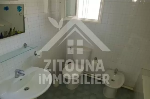 A vendre un bel appartement dans une résidence gardée au 4ème étage au Bardo Centre