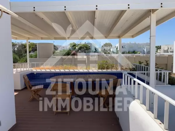 Un beau triplex a louer avec une vue surprenante sur le port