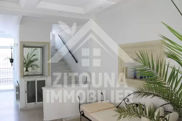 Appartement richement meublé