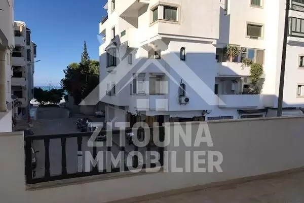 A louer un appartement à la Marsa plage avec une grande terrasse