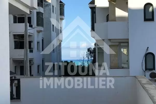 A louer un appartement à la Marsa plage avec une grande terrasse