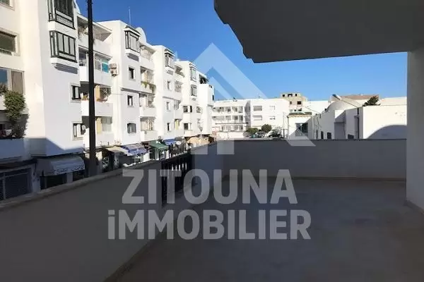 A louer un appartement à la Marsa plage avec une grande terrasse