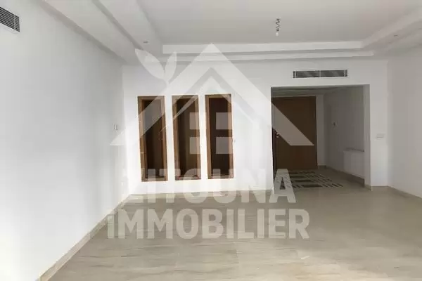 A louer un appartement à la Marsa plage avec une grande terrasse