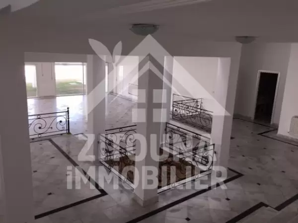 A louer une villa de charme avec vue sur mer à la Marsa Corniche