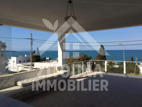 A louer une villa de charme avec vue sur mer à la Marsa Corniche