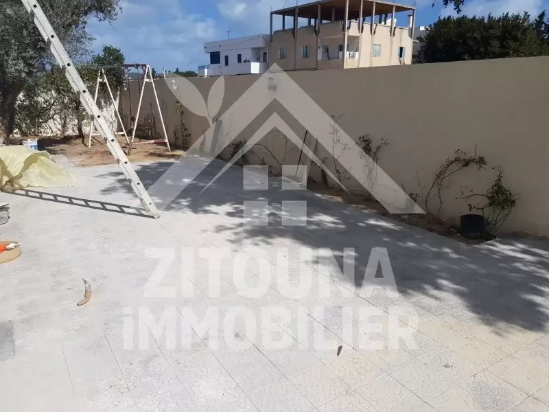 A louer un appartement au RDC jamais habité à la Marsa les pins