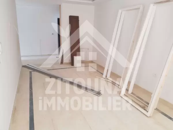 A louer un appartement au RDC jamais habité à la Marsa les pins