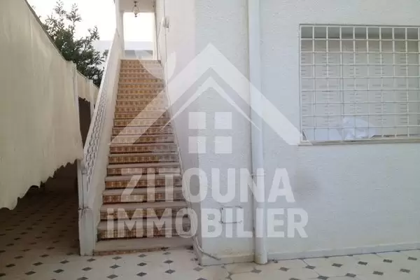 Bel étage de villa à louer à la Marsa