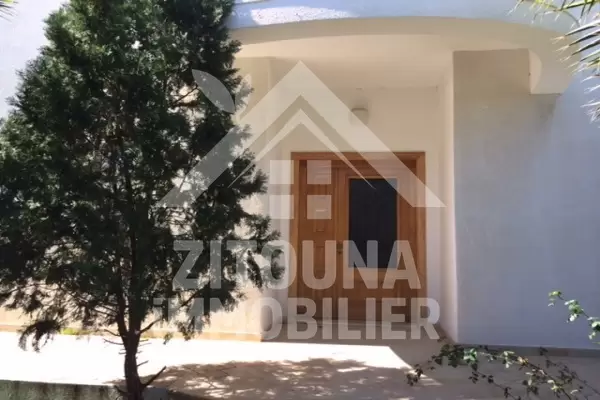 A louer une belle villa avec piscine