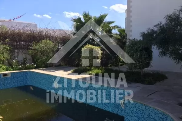 A louer une belle villa avec piscine