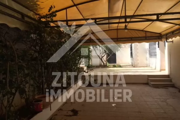 A louer une belle villa avec piscine