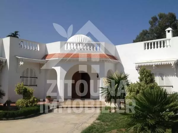 A vendre une villa avec un grand jardin