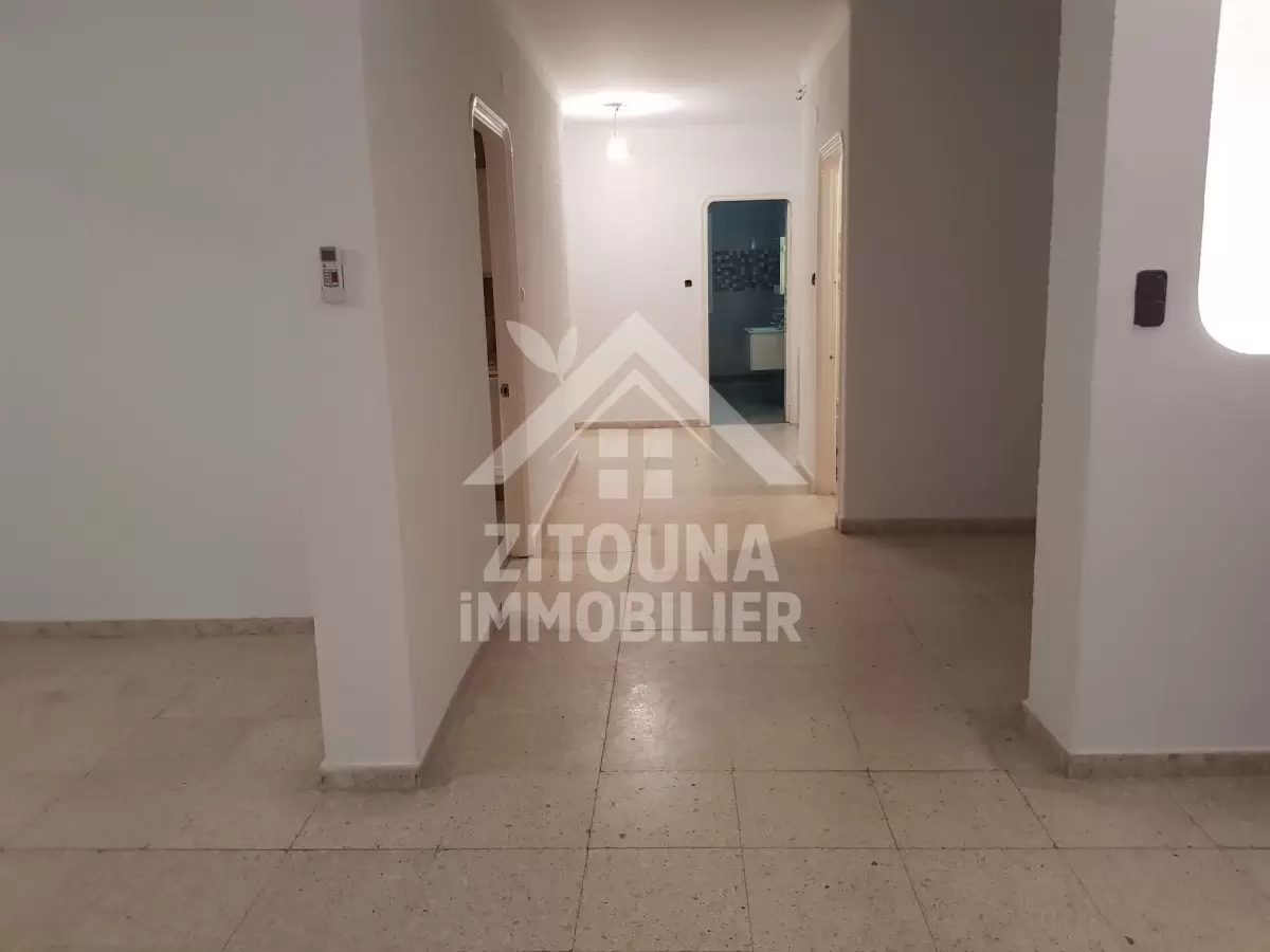 A louer un étage de villa à la Marsa (4036)