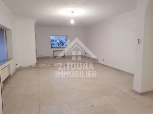 A louer un étage de villa à la Marsa (4036)