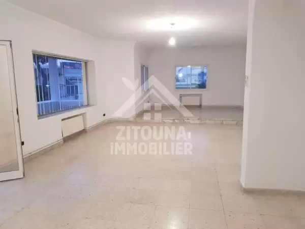 A louer un étage de villa à la Marsa (4036)