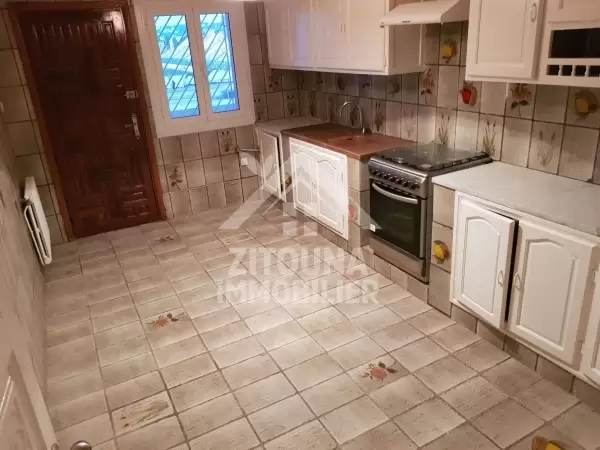 A louer un étage de villa à la Marsa (4036)