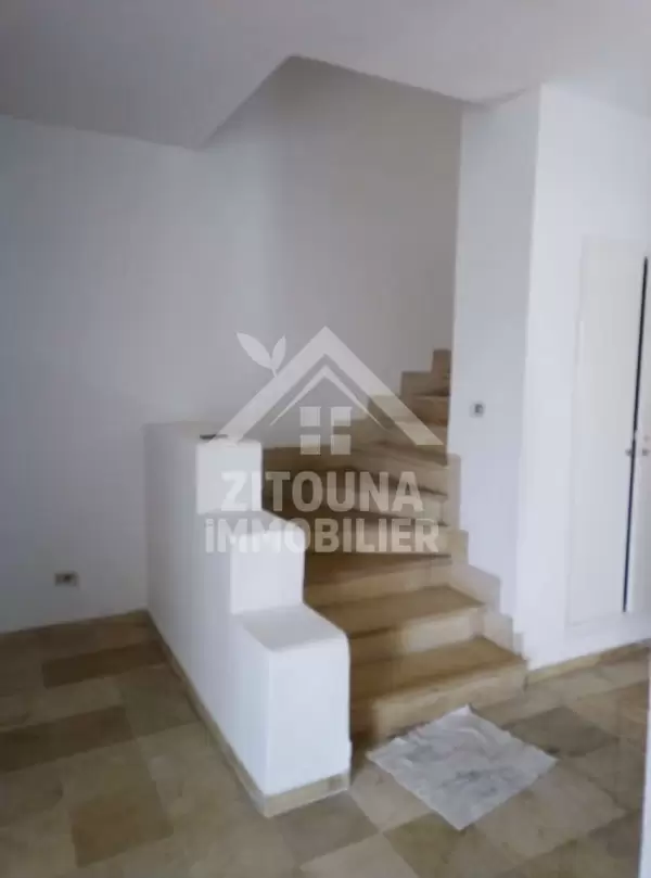 A louer un duplex à la Marsa (4040)