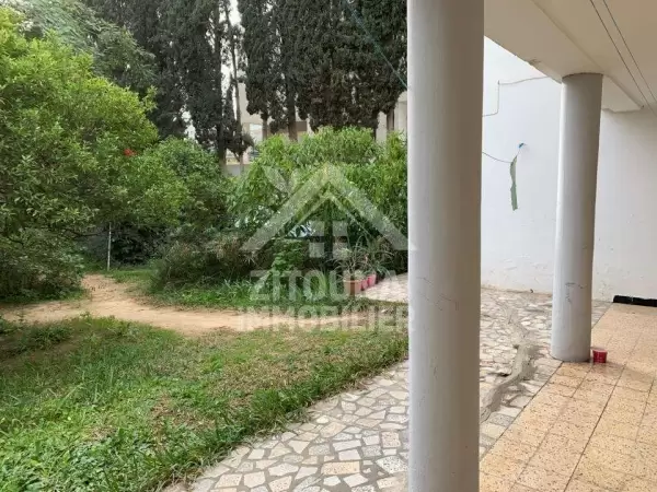 A vendre une villa à Menzah proche de lycée père Blanc